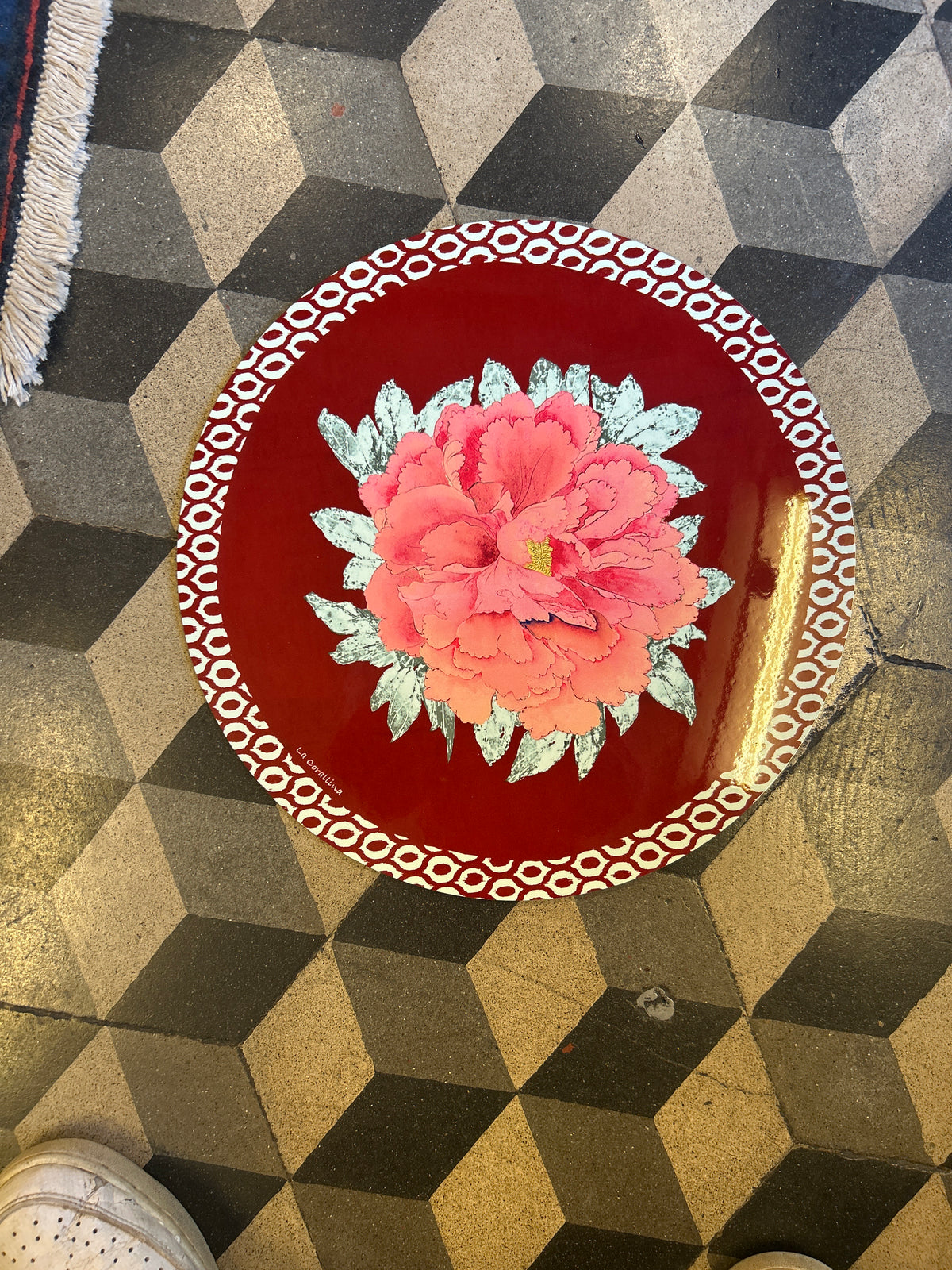 Sottopiatto Panarea Ikat fiore rosa su Bordeaux cm 34