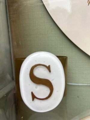 Bracciale in ottone con placca in vetro di Murano bianca lettera S Vetrofuso
