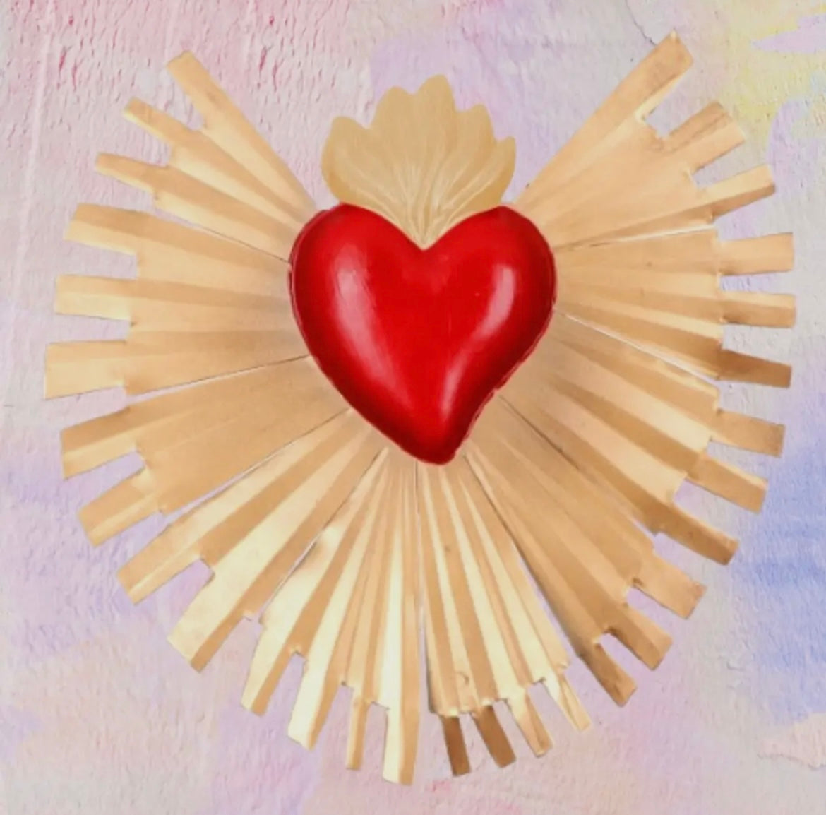 Cuore rosso ex voto con raggi