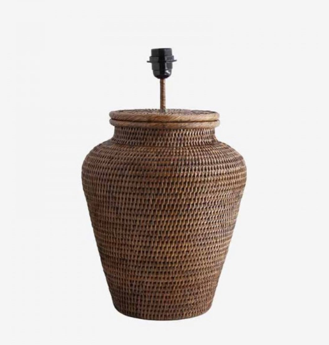 Lampada in rattan media, base