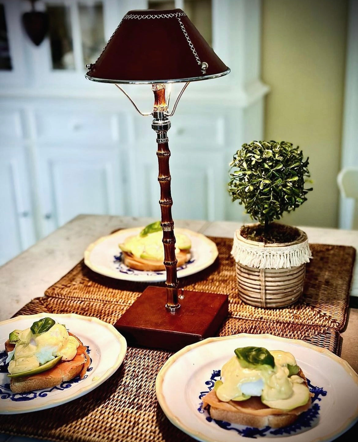Lampada ricaricabile in bambù e pelle