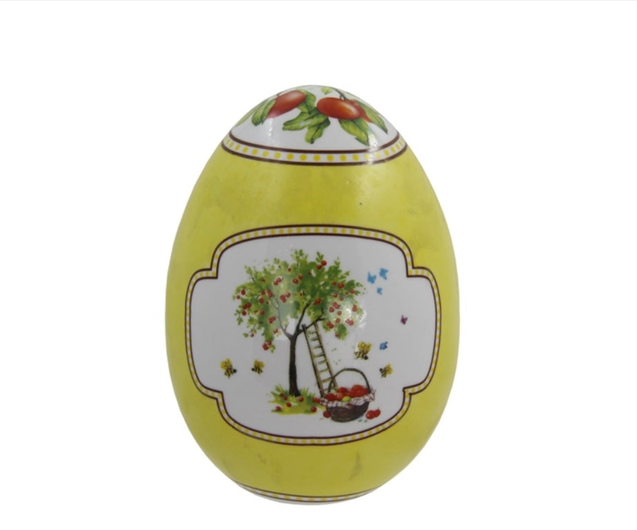 Uovo medio giallo con albero di mele