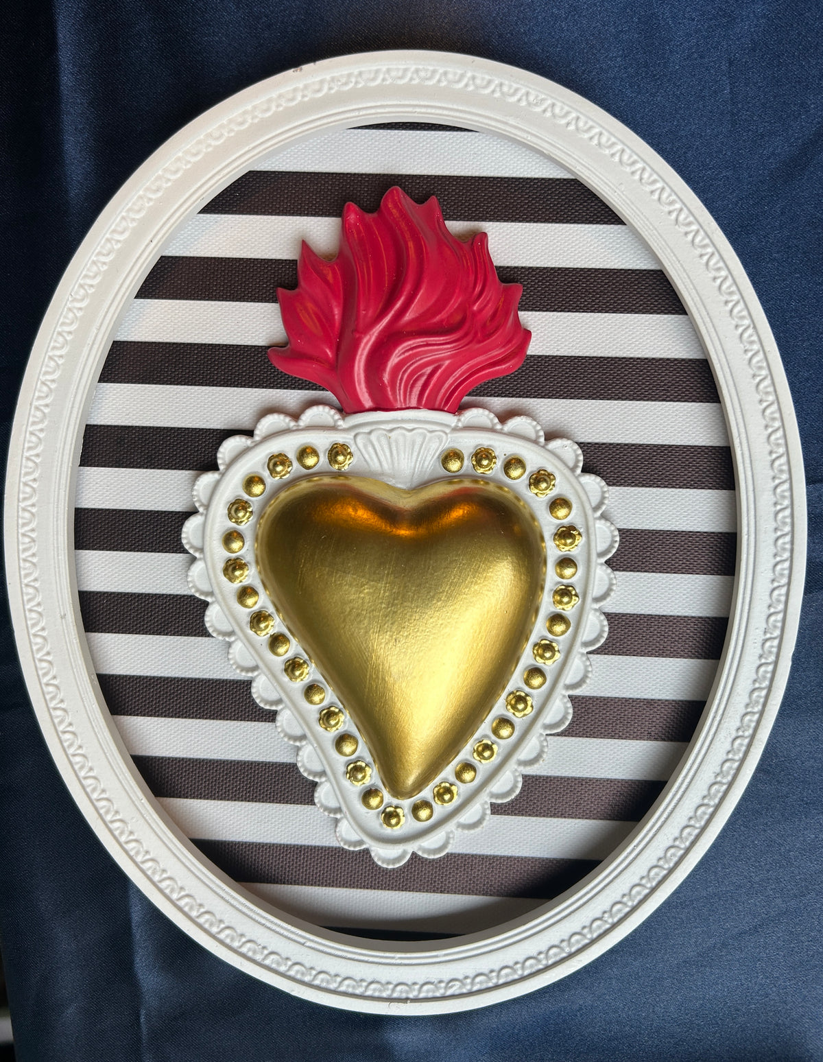 Cuore ex voto oro cornice righe orizzontali