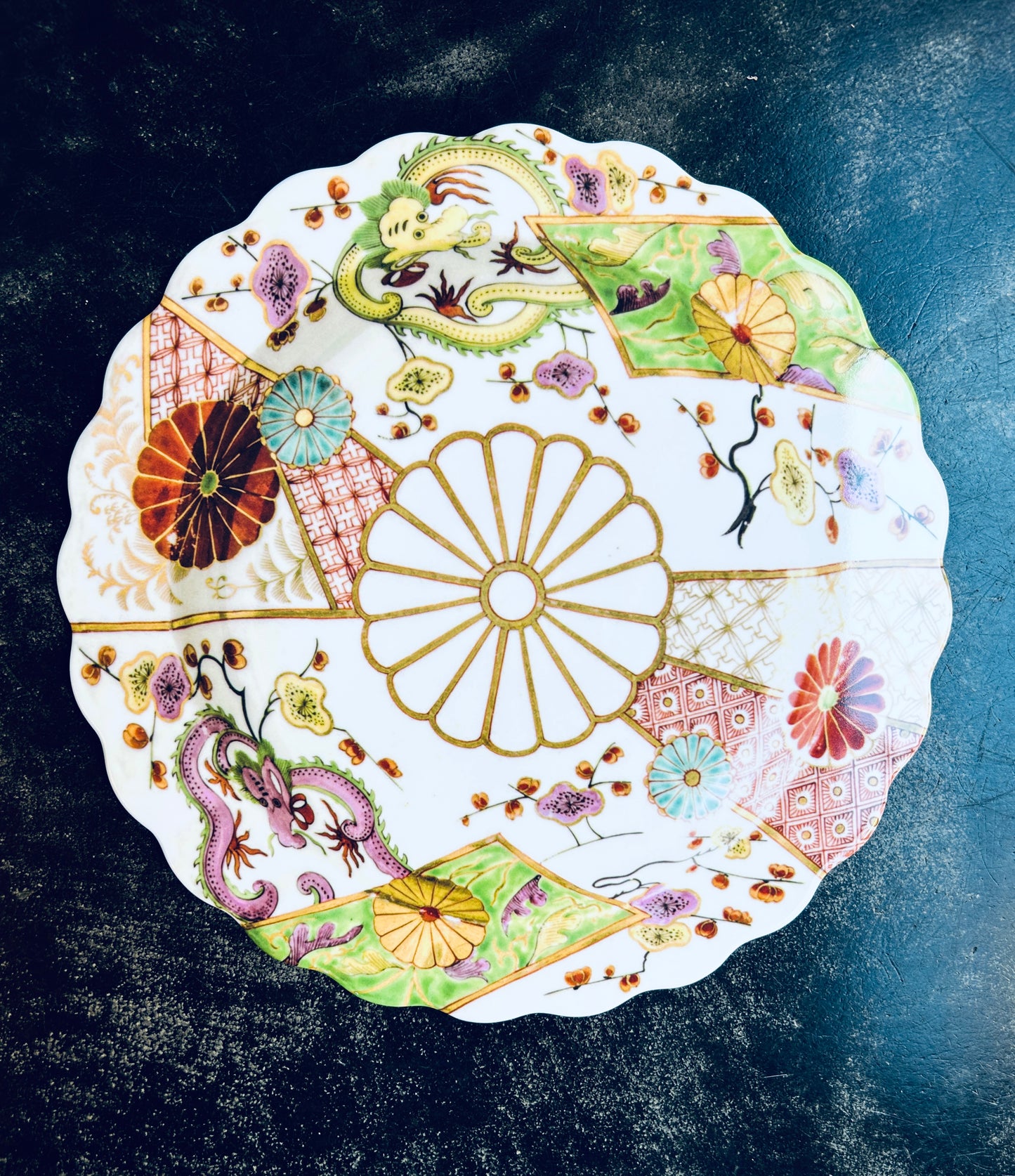 Large white Chinese flower underplate Vito Nesta Illusions