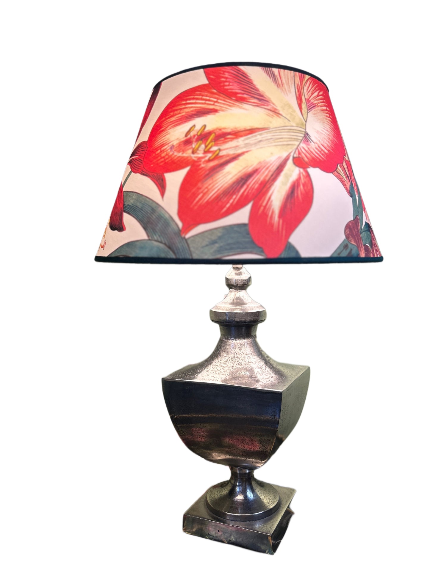 Lampada base Quadra con paralume conico