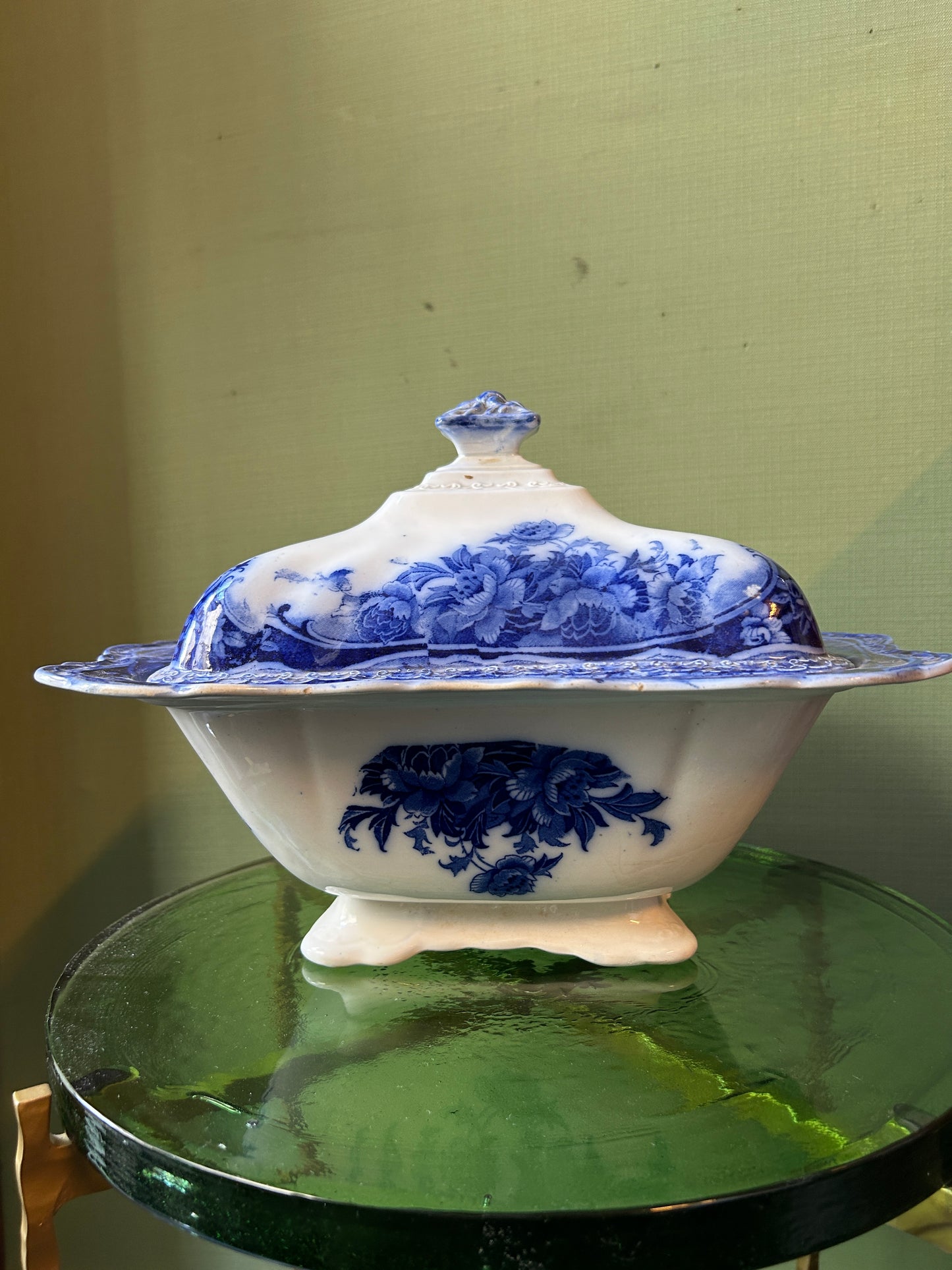 Zuppiera antica Wedgwood bianca e blu
