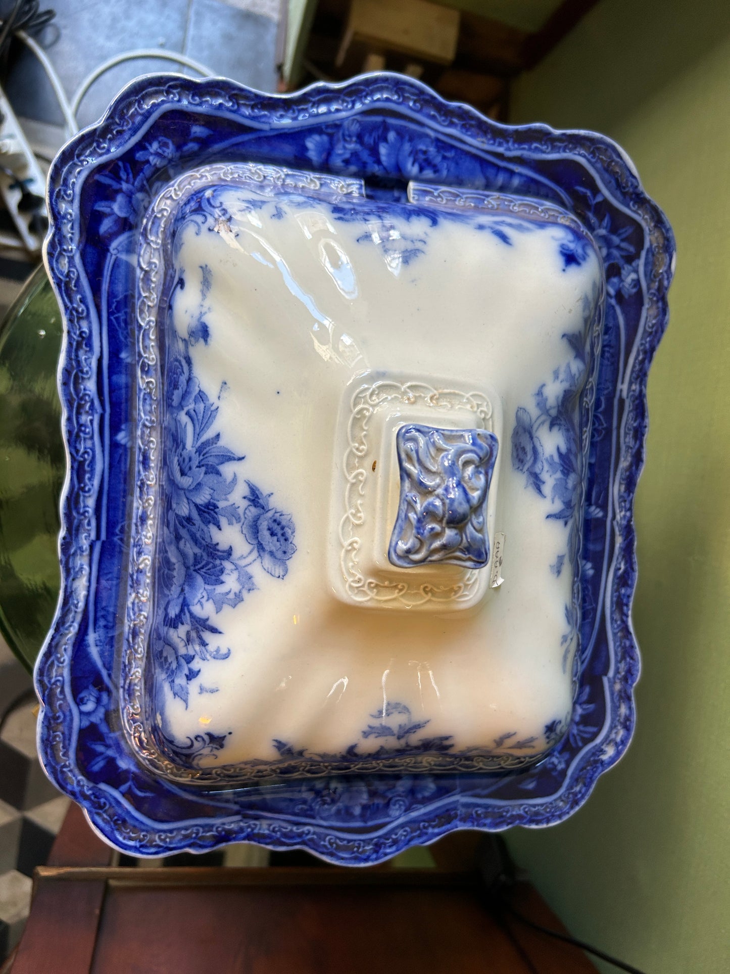 Zuppiera antica Wedgwood bianca e blu