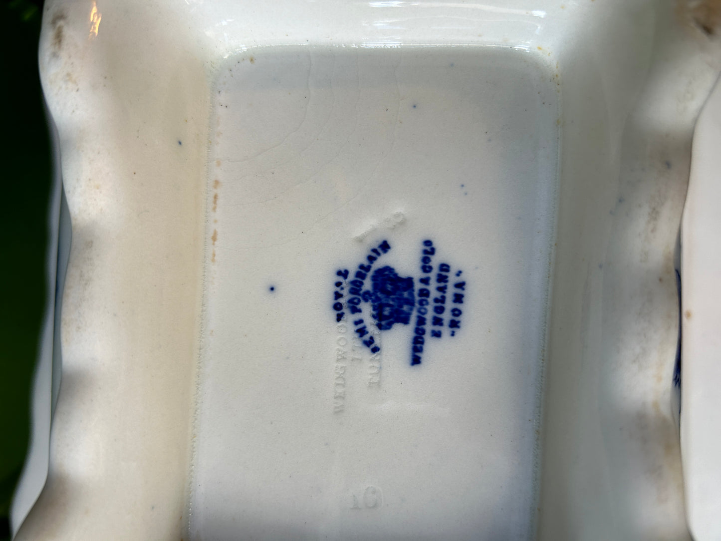 Zuppiera antica Wedgwood bianca e blu