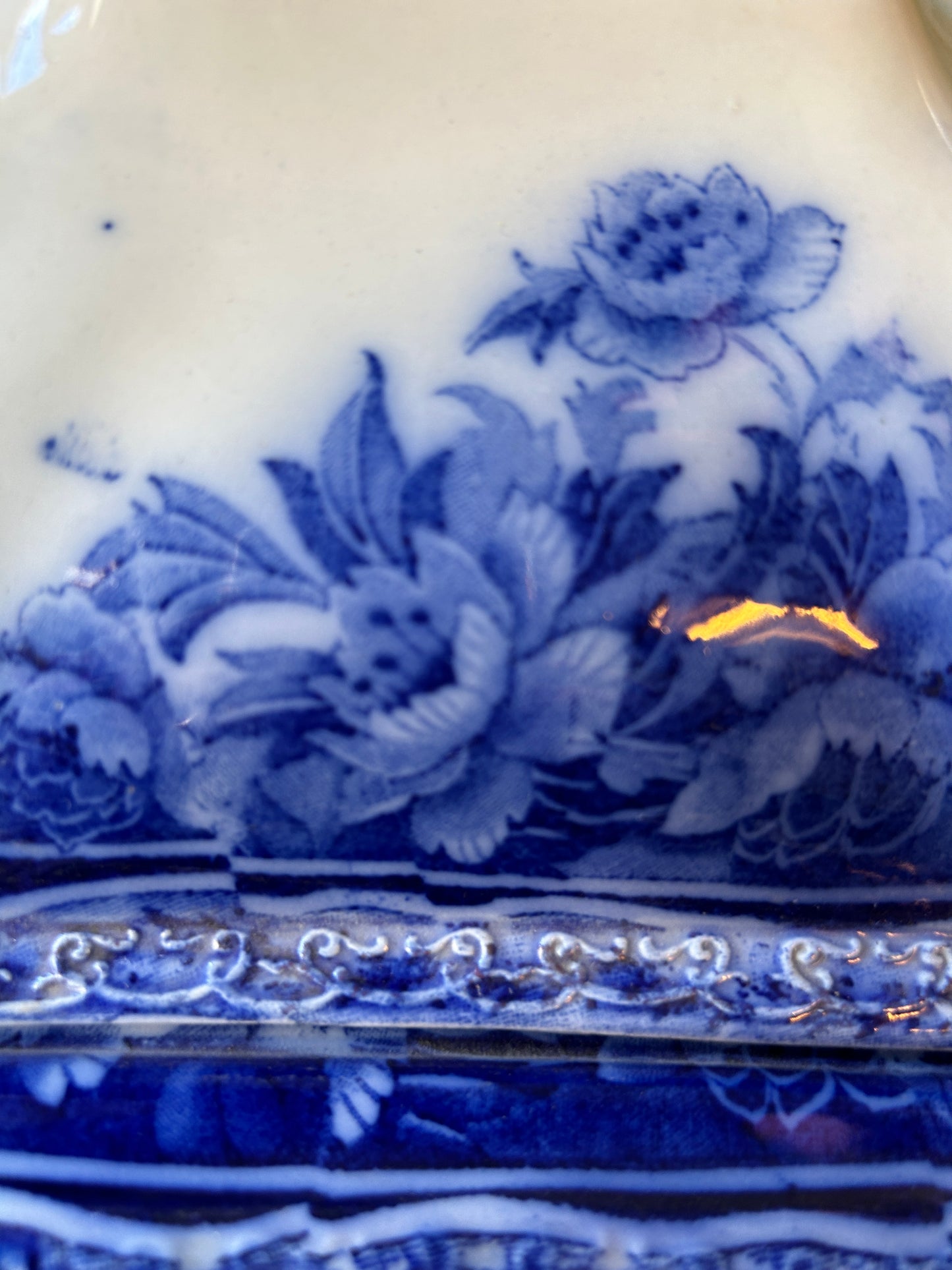 Zuppiera antica Wedgwood bianca e blu