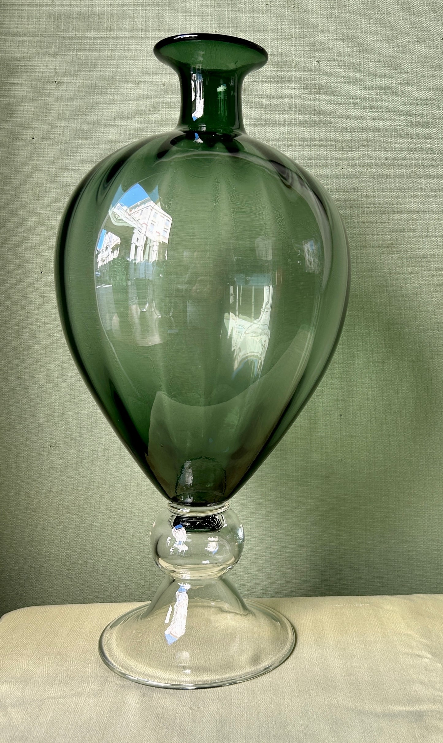 Vaso anfora con piede verde