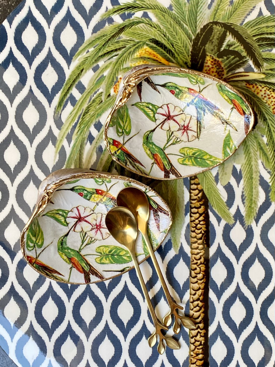 Sale e pepe conchiglie con cucchiaini