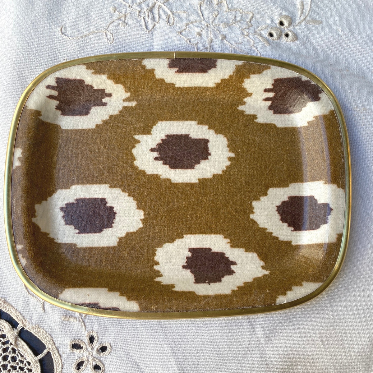 Ikat Les Ottomans resin glass tray