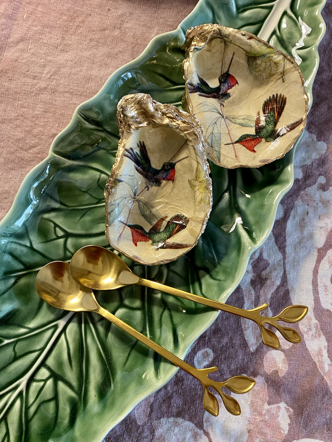 Salt and pepper shells with teaspoons