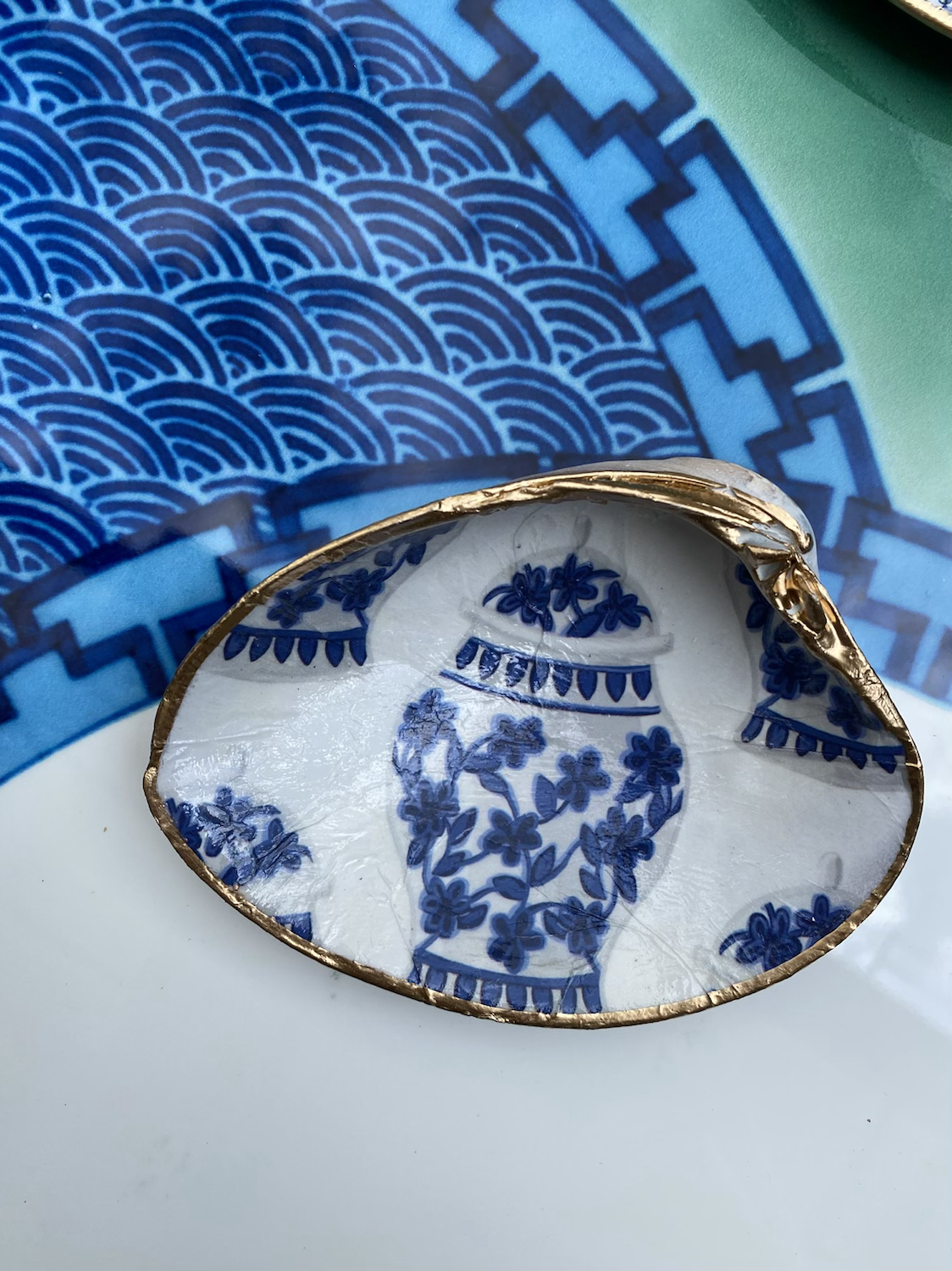 Shell jewelry box