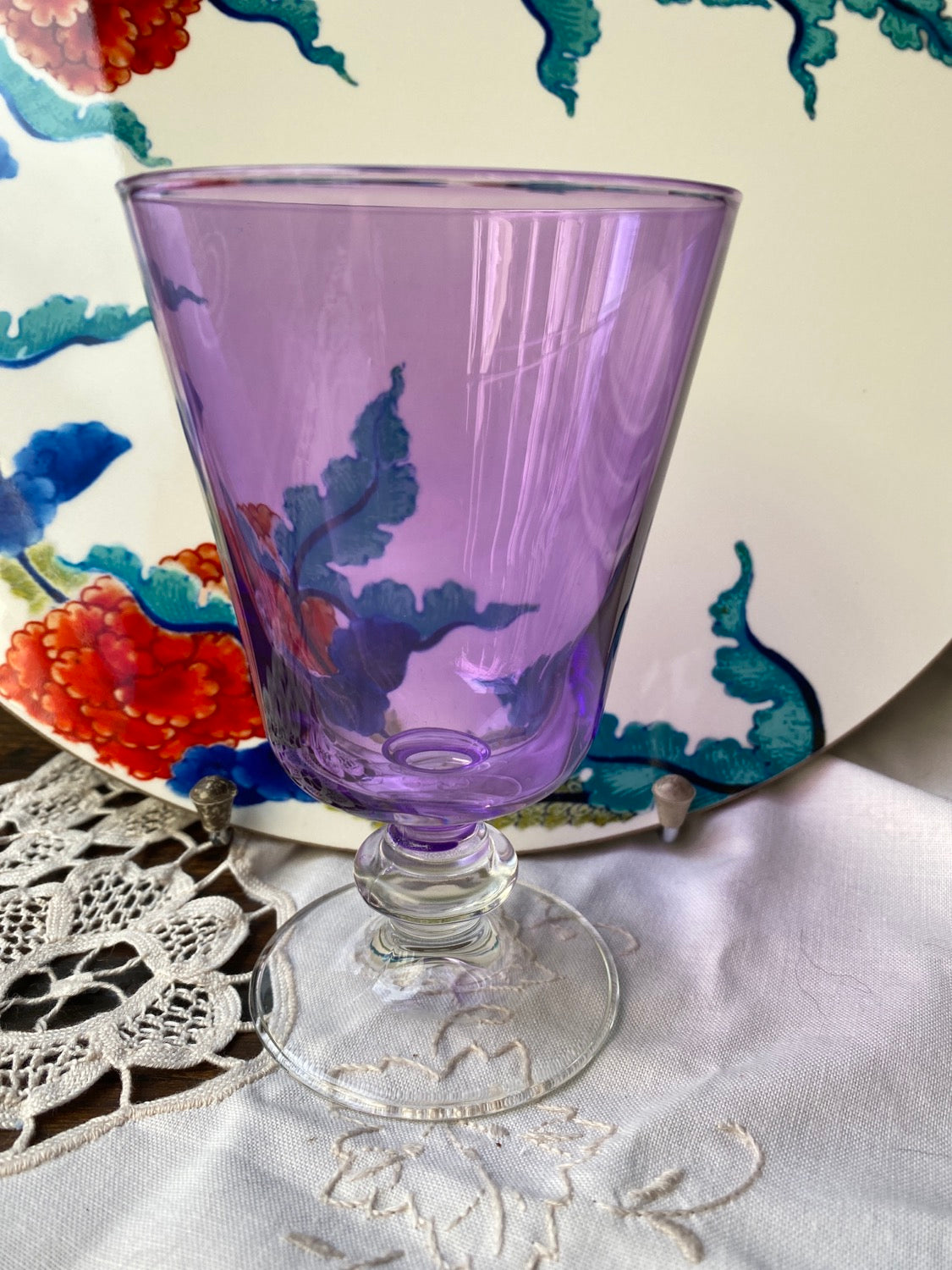 Verre calice violet