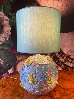 Tree frog lamp