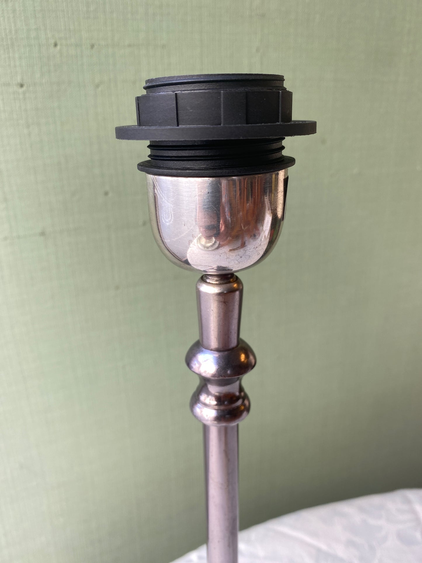 Base per lampada da comodino in acciaio