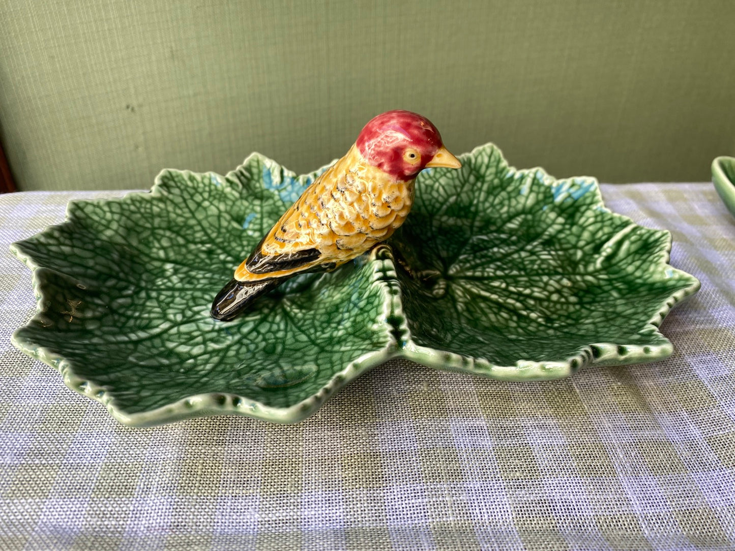 Antipastiera doppia con uccellino rosso e giallo