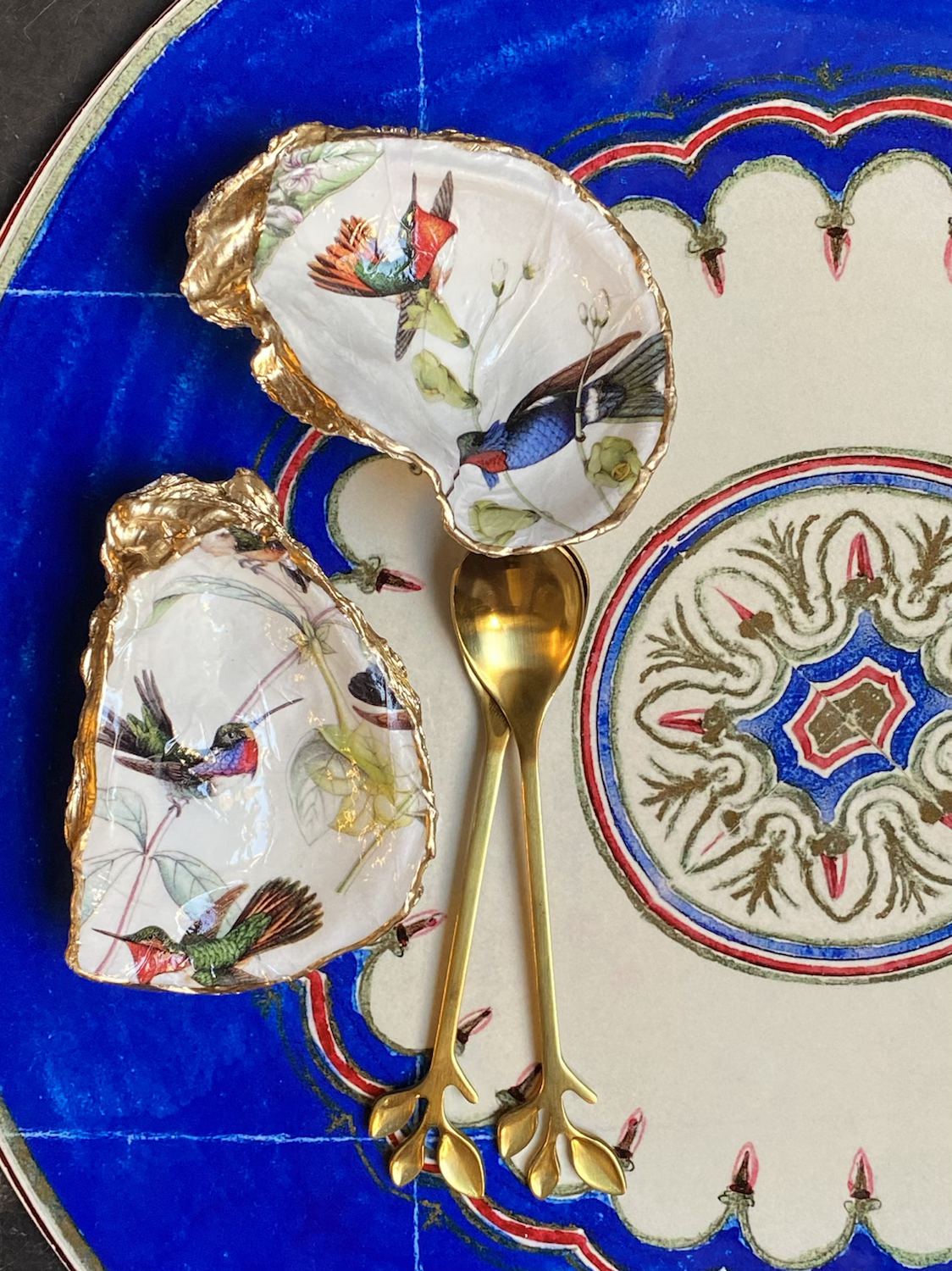 Sale e pepe conchiglie con cucchiaini