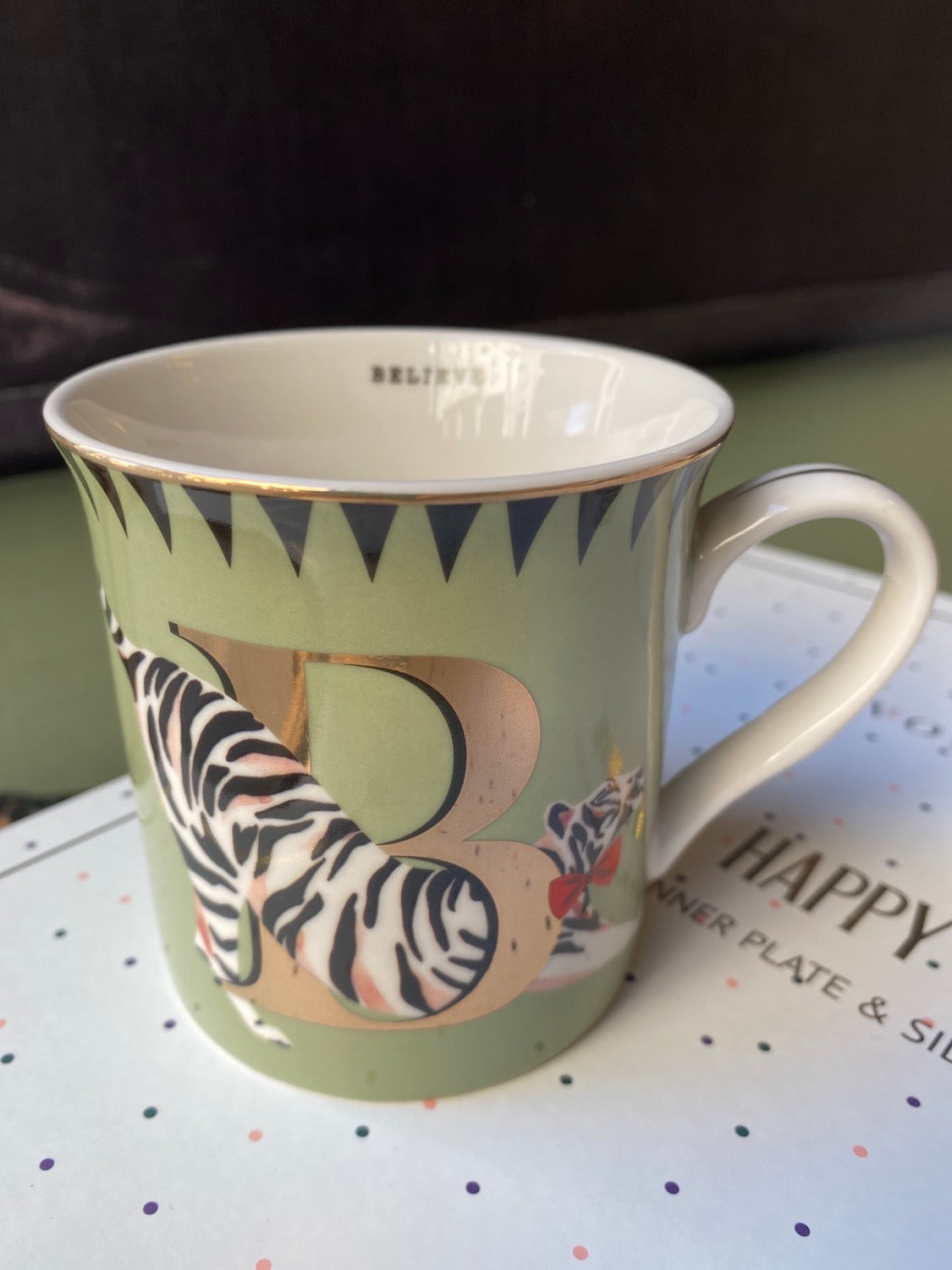 Mug lettera B Believe