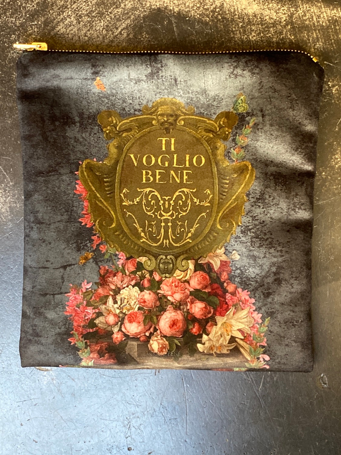 Trousse in velluto La mano poderosa