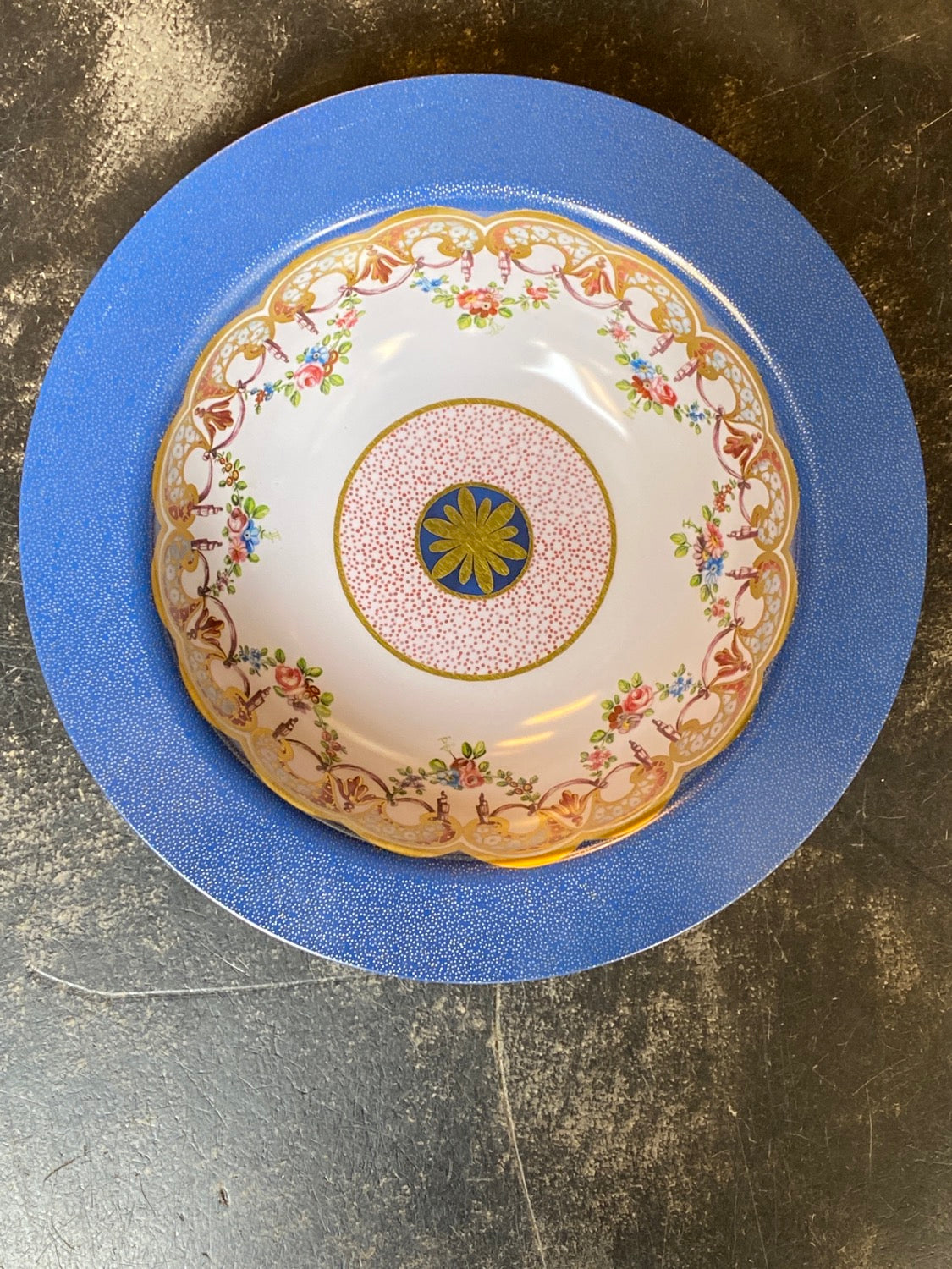 Assiette creuse en étain de la Collection Royale