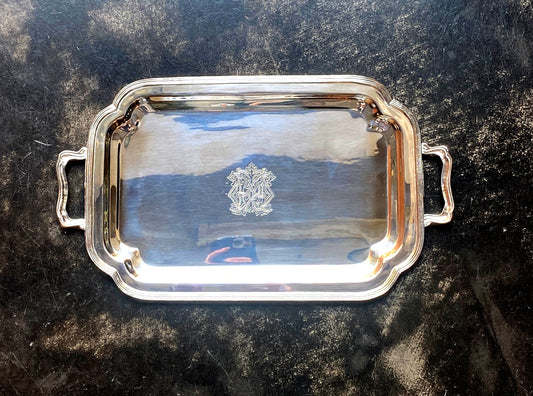Plateau rectangulaire avec poignées
