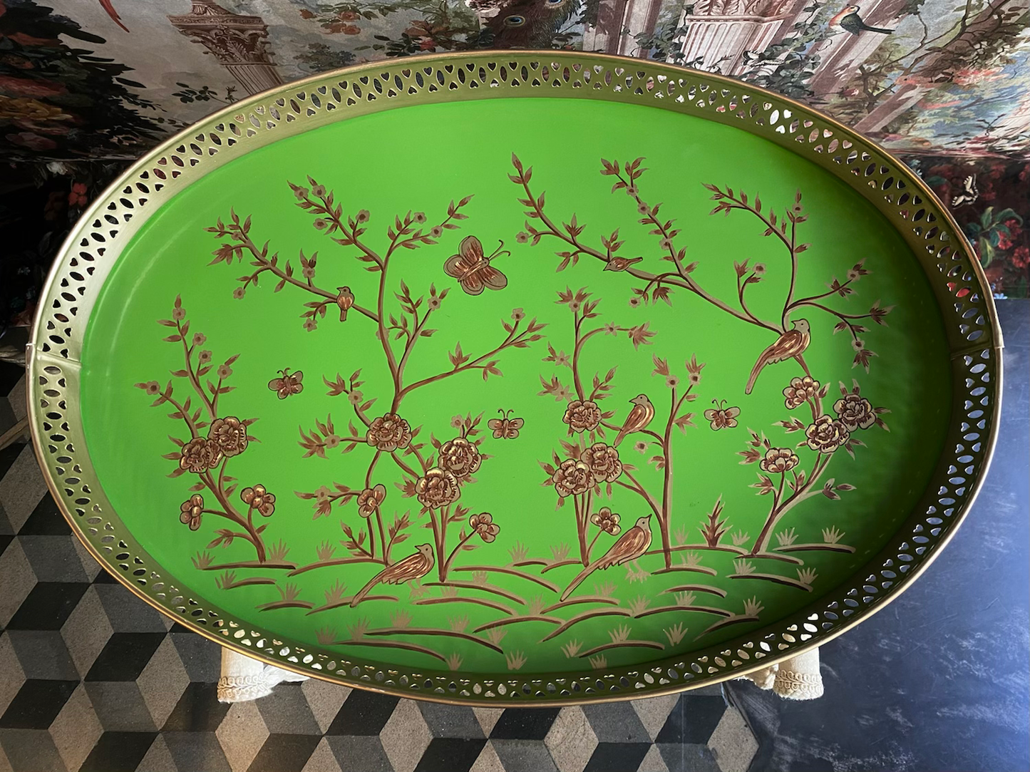 Vassoio in metallo smaltato verde