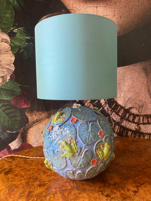 Tree frog lamp