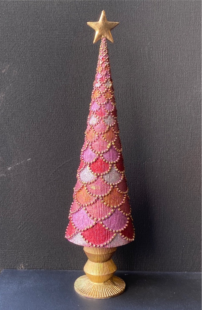 Grand sapin de Noël en résine rose