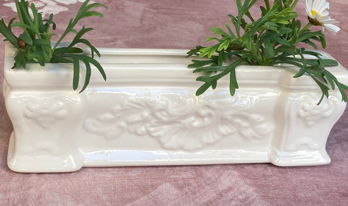 Ceramic planter for centerpiece composition