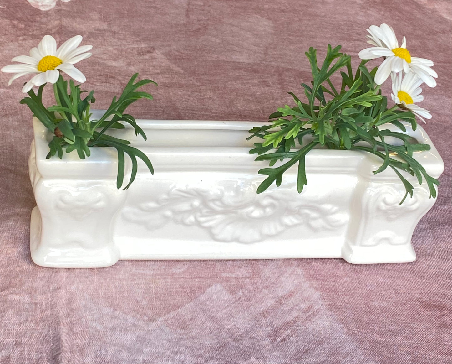 Ceramic planter for centerpiece composition