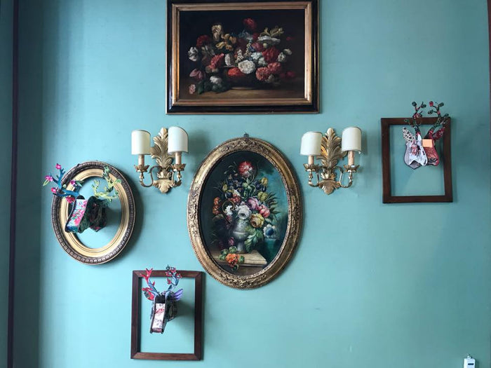 Paintings, prints and wall decorations