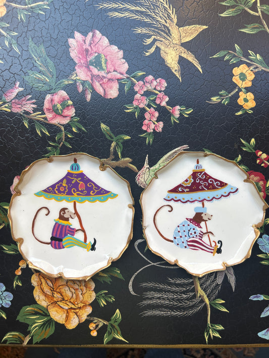 Set due piattini pane realizzati artigianalmente in metallo e decorati a mano scimmietta ombrello bordeaux azzurro e scimmietta ombrello viola turchese