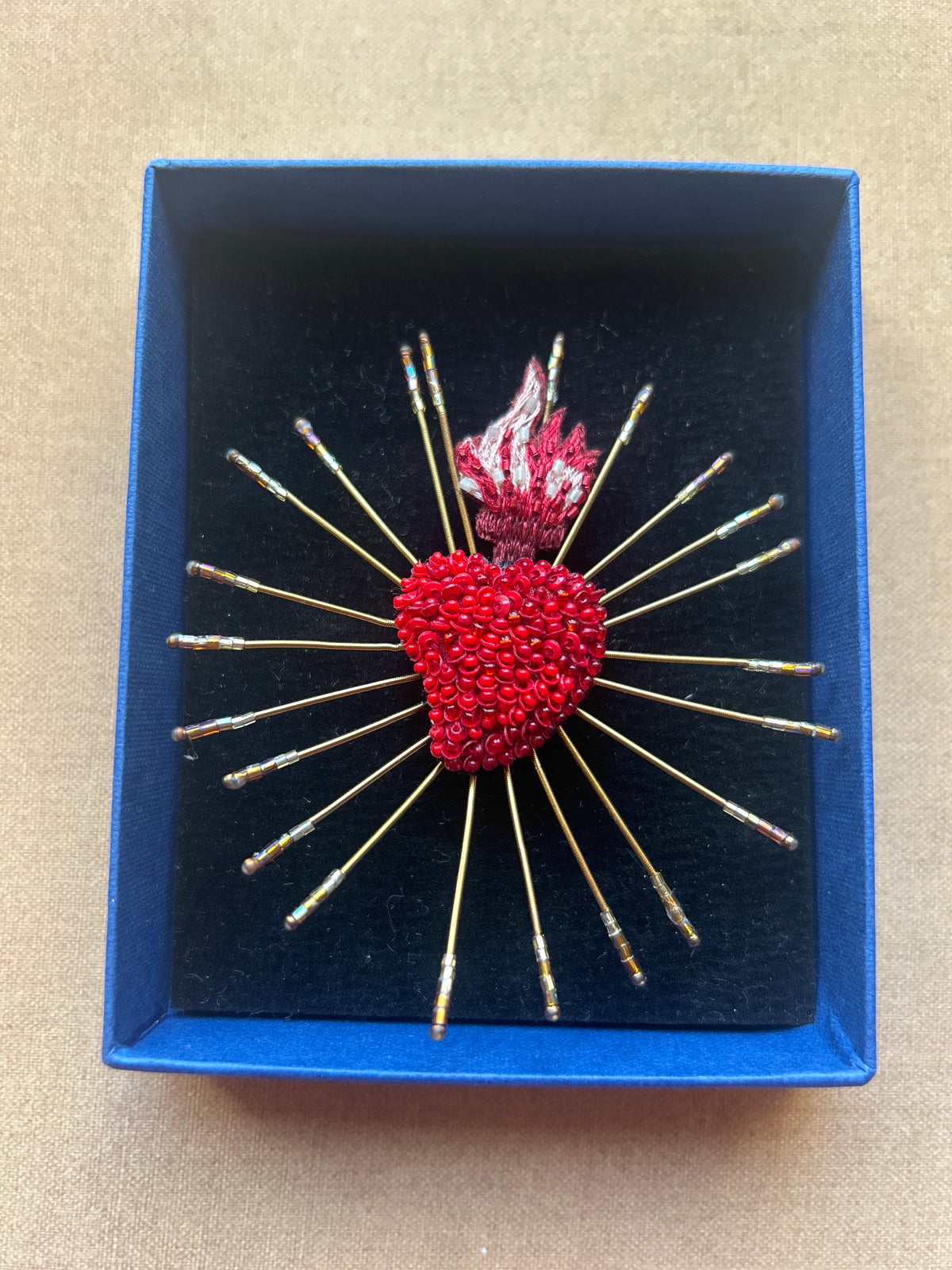 Spilla cuore grande con fiamma
