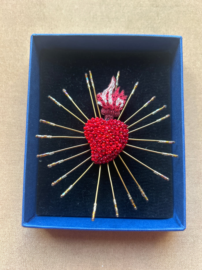 Spilla cuore grande con fiamma