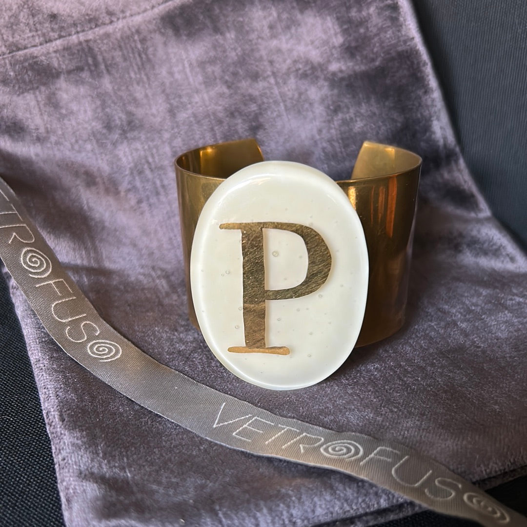 Bracciale Gipsy lettera P su ovale panna Daniela Poletti ordinabile