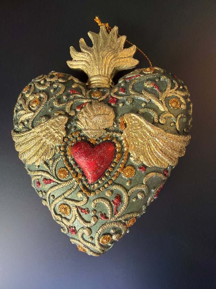 Cuore sacro in resina da appendere cm 14 verde