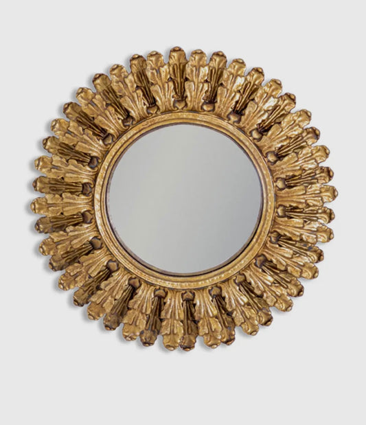 Piccolo specchio convesso con cornice decorata in oro
anticato