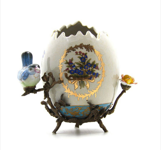 Uovo aperto decoro azzurro con base in bronzo e uccellino