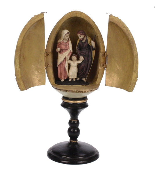 Sacra famiglia su un uovo su piedistallo