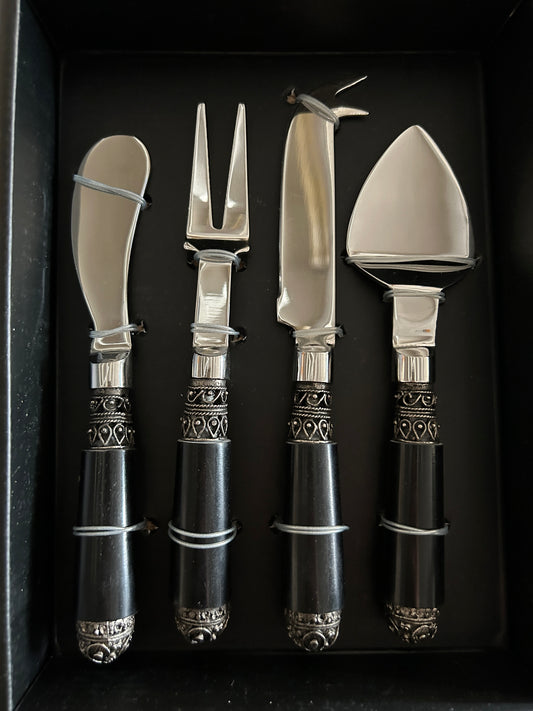 Set of 4 cheese knives