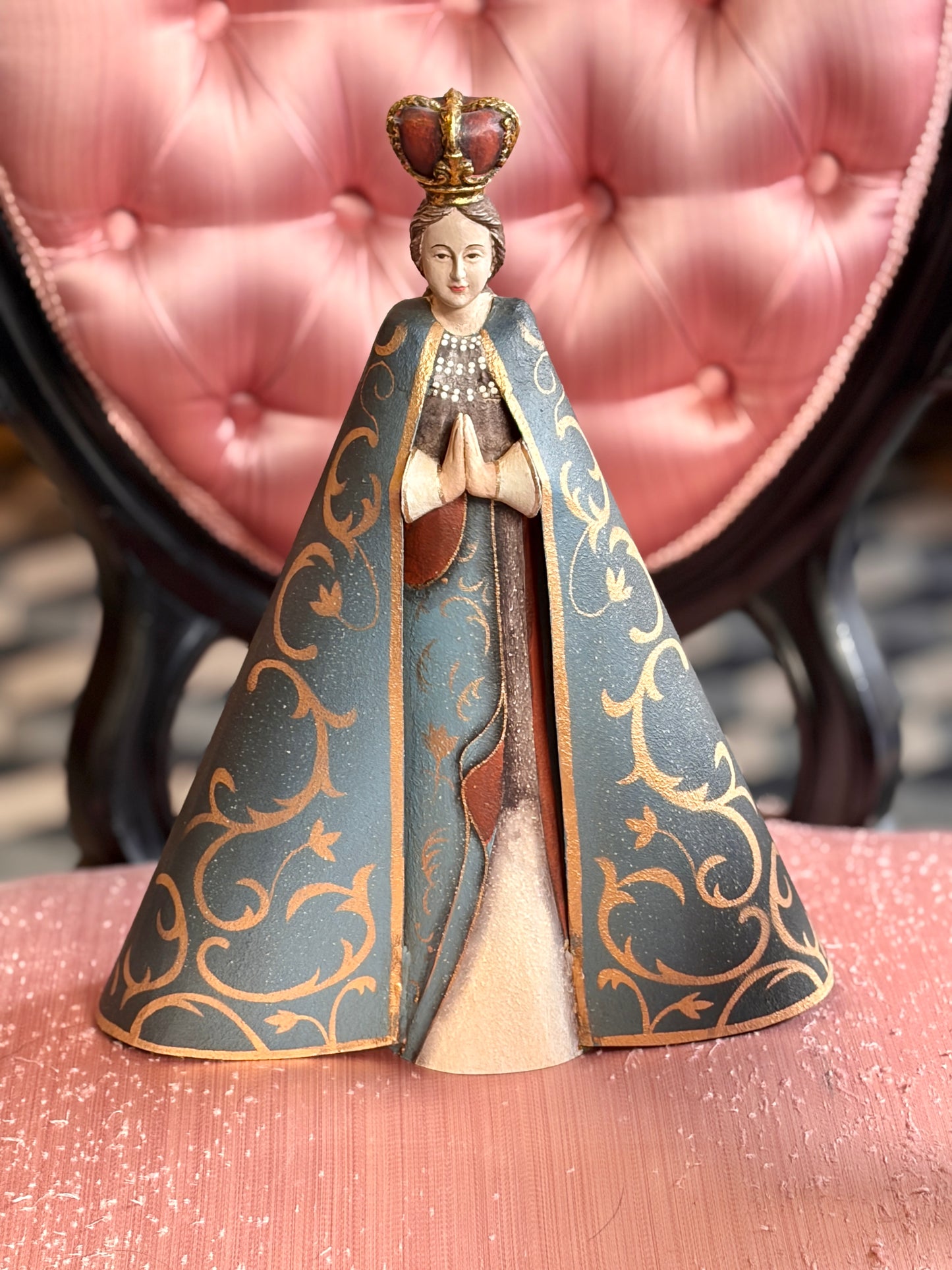 Madonna in metallo smaltato azzurra