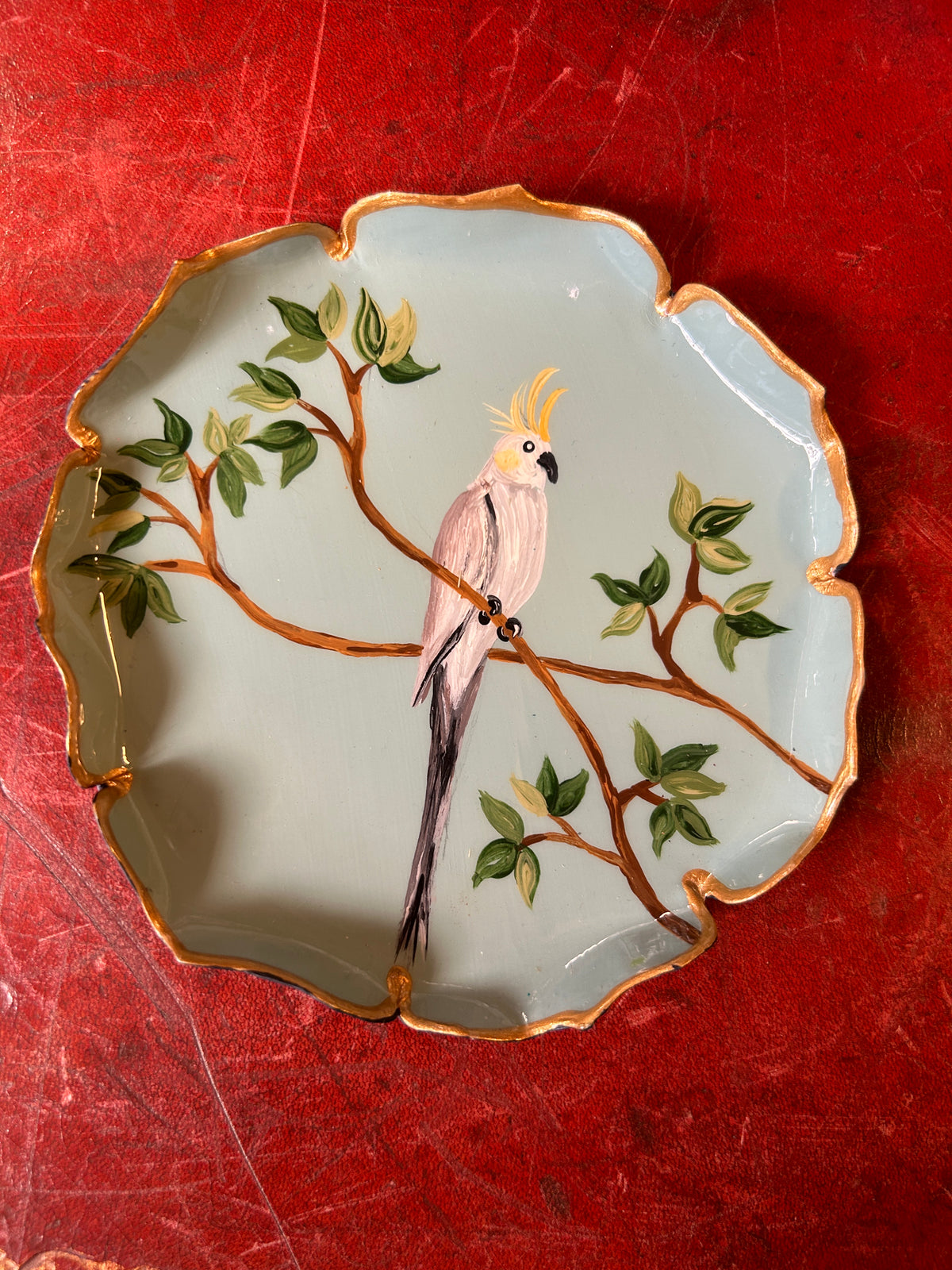 Assiette à pain ou boîte à bijoux d'oiseaux sur fond bleu clair