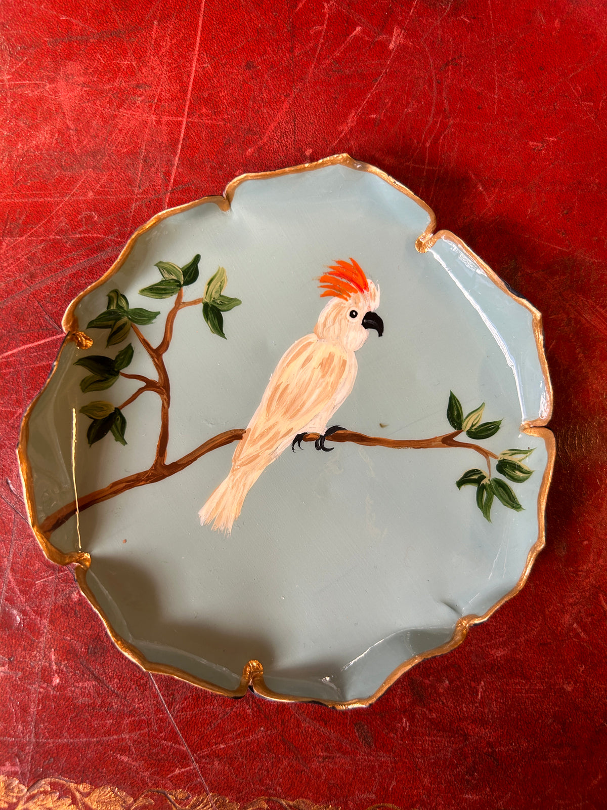 Assiette à pain ou boîte à bijoux d'oiseaux sur fond bleu clair