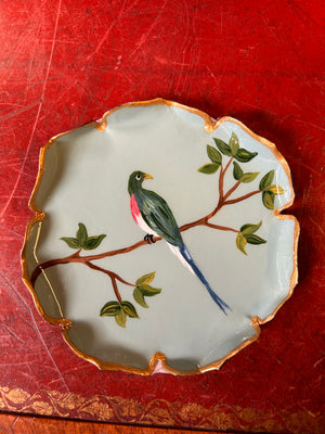 Assiette à pain ou boîte à bijoux d'oiseaux sur fond bleu clair