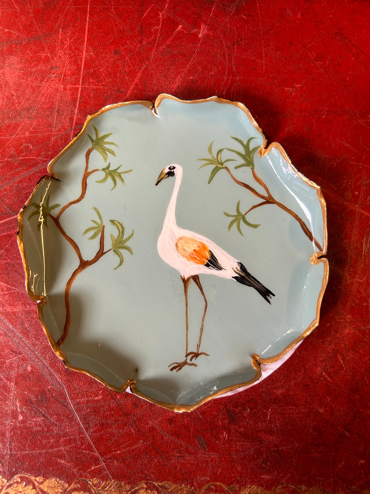 Assiette à pain ou boîte à bijoux oiseau avec fond bleu clair