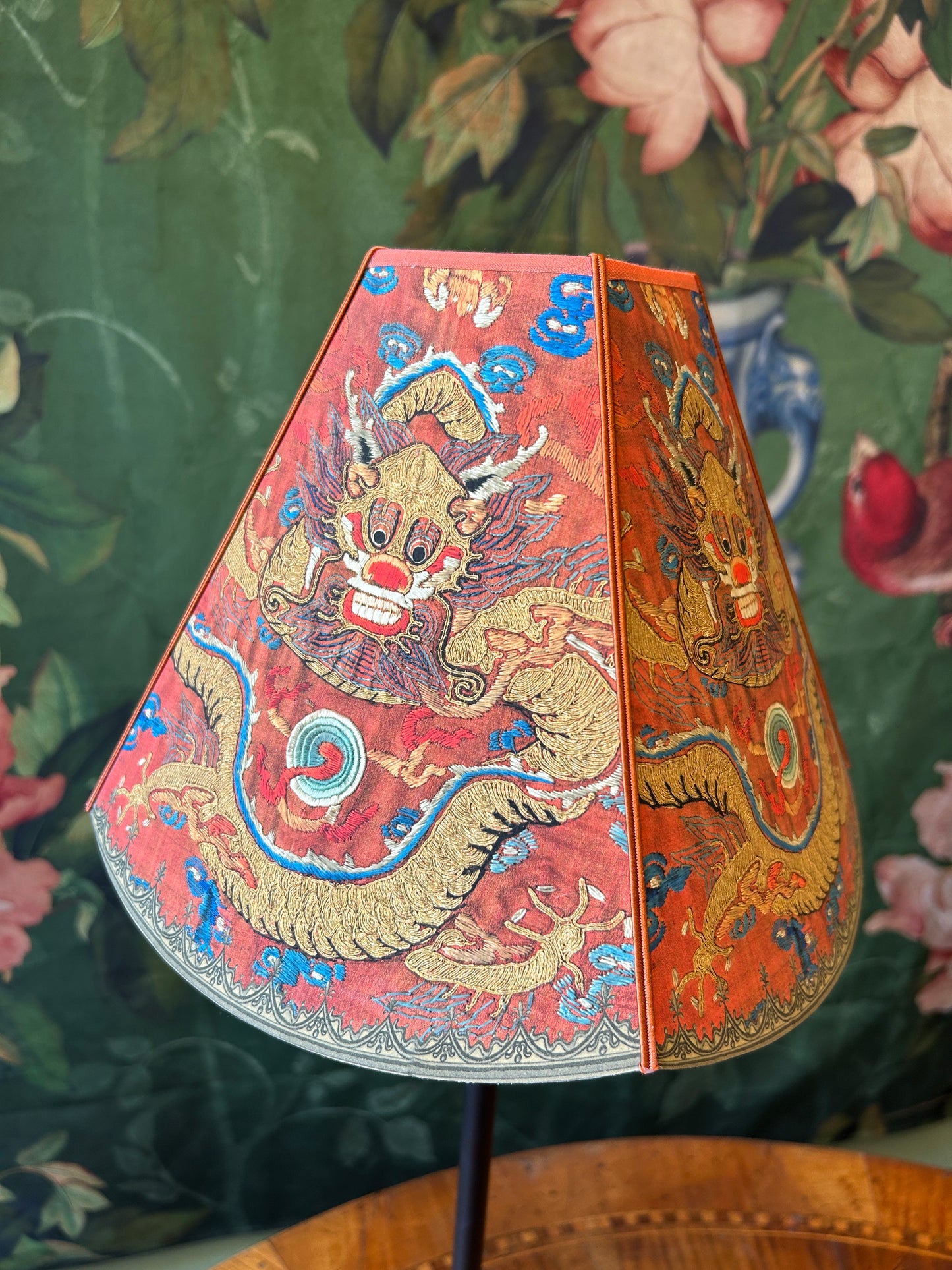 Lampada con paralume dragon