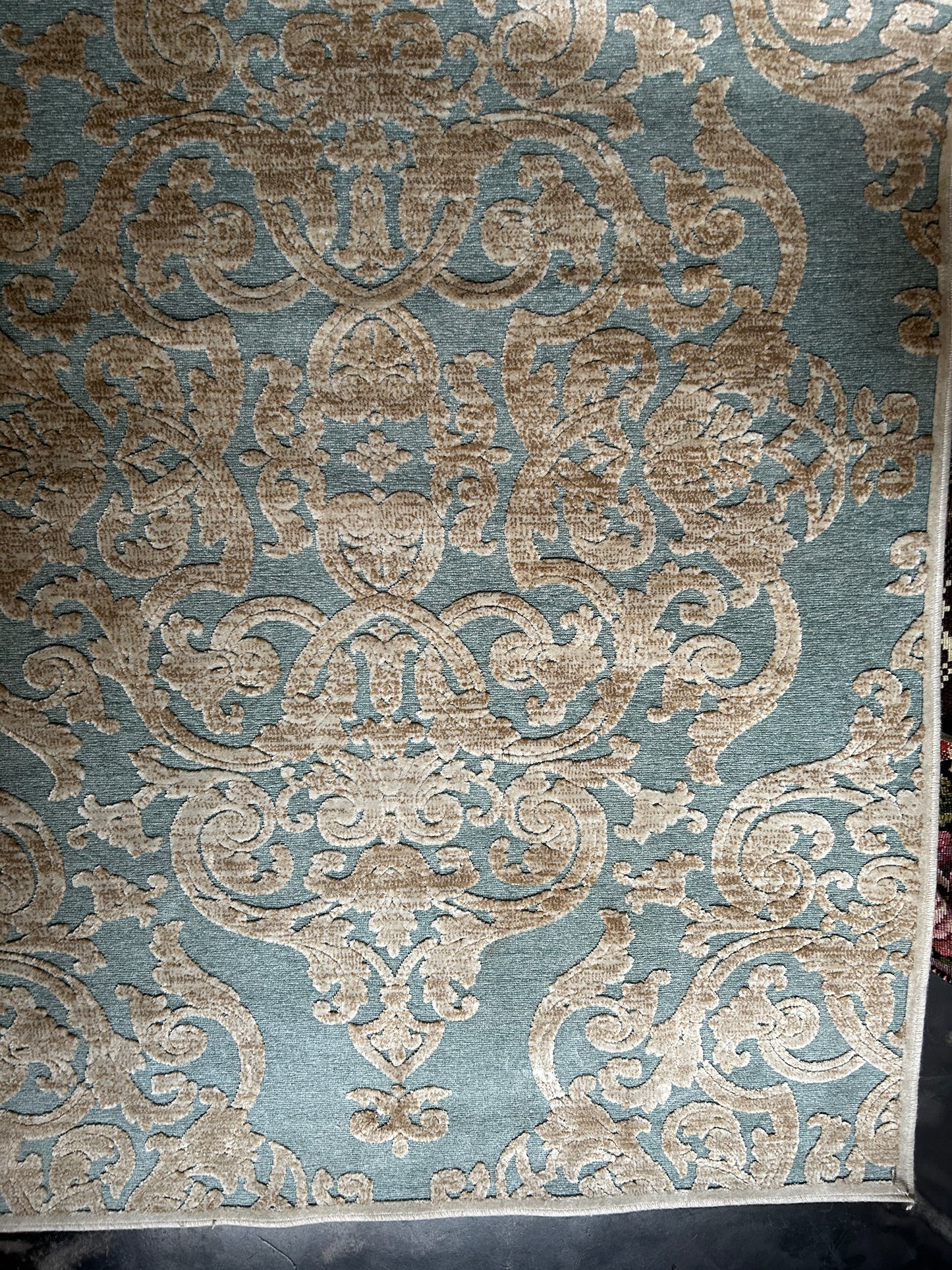 Light blue damask carpet 170 x 117