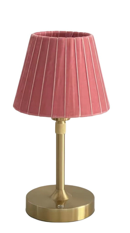 Lampada ricaricabile in metallo con paralume in velluto rosa